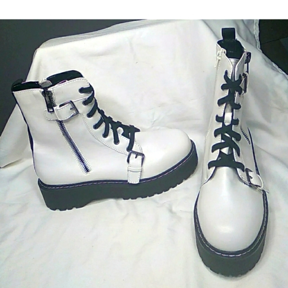Wild Pair Womens Arriele White Ankle Boots Shoes 10 Medium